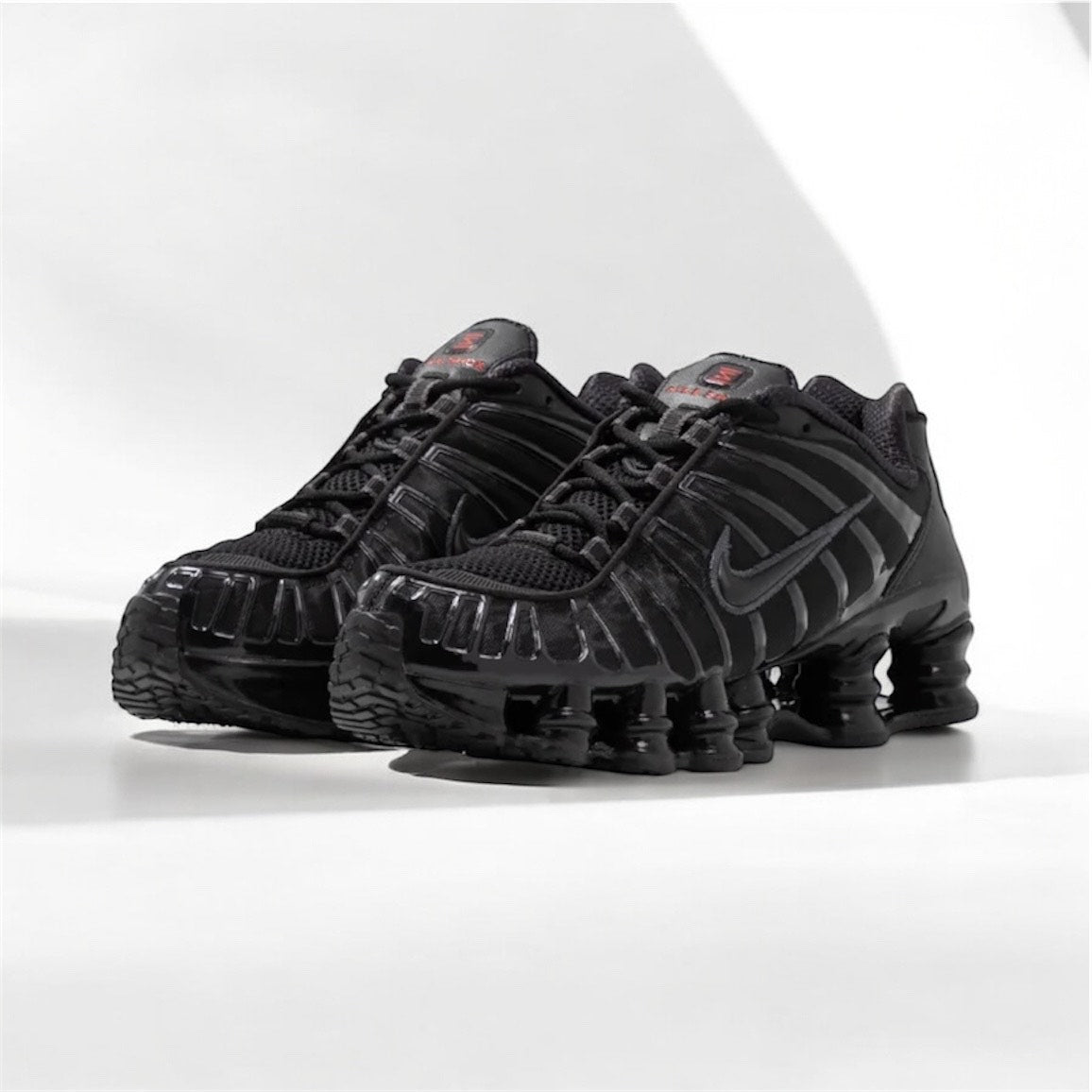 SHOX NOIR